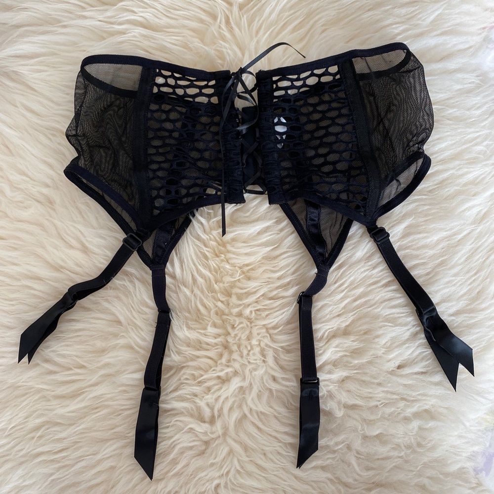Mesh Garter Belt size S - Picture 3 of 3